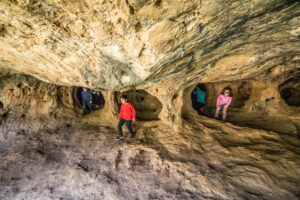 PikiWiki_Israel_82994_children_in_flute_caves